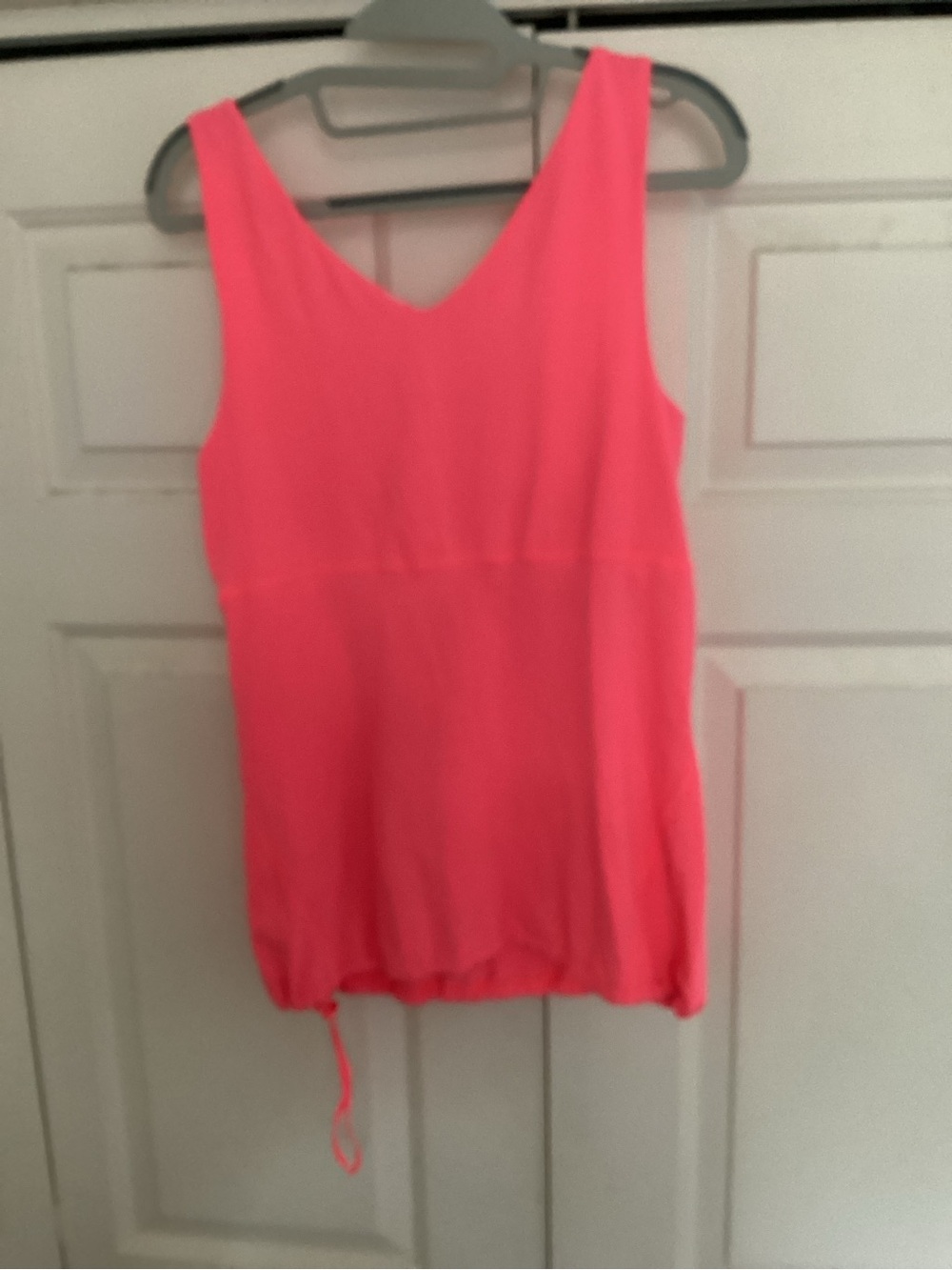 GapFit Ruched Loose T in a vibrant Neon Coral - Size Medium
